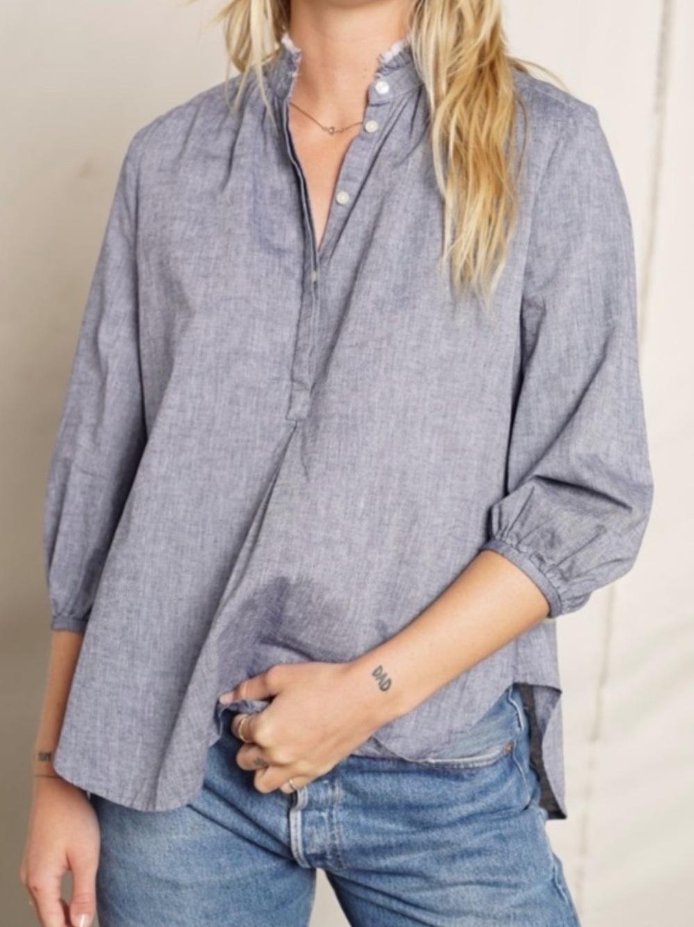 Trovata Birds of Paradis Sara B Henley Shirt Chambray Medium